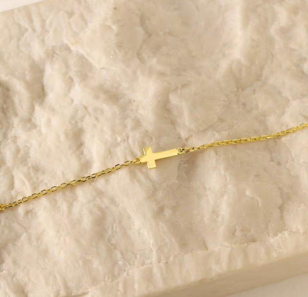 Minimalist Gold Cross Bracelet for Women – Stainless Steel Adjustable Jewelry